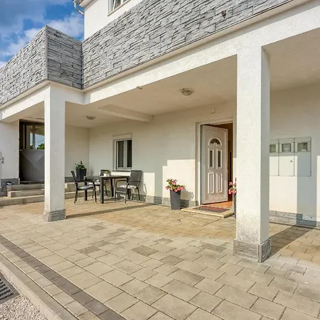 Apartament Mia Kanfanar